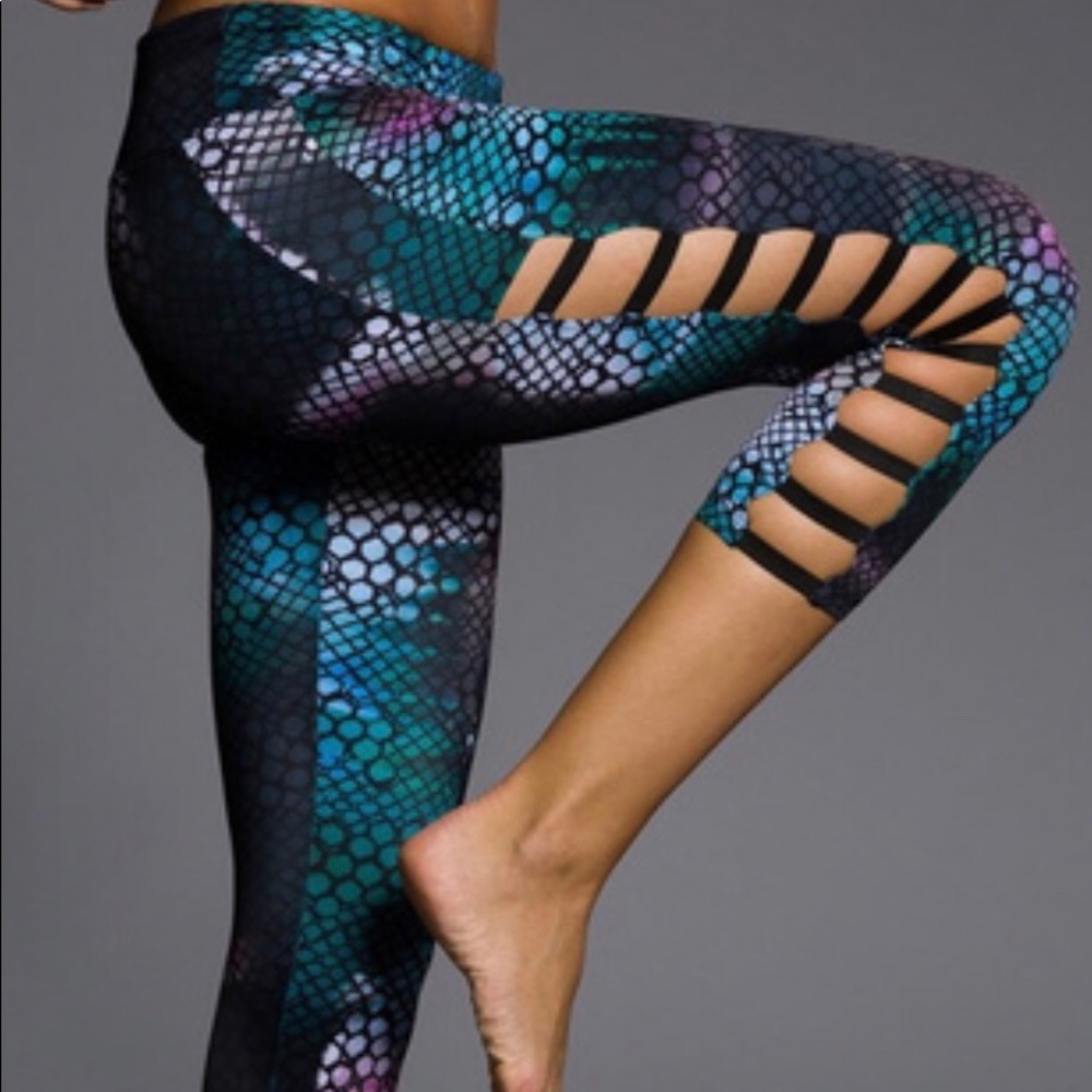 Onzie cut out capri legging